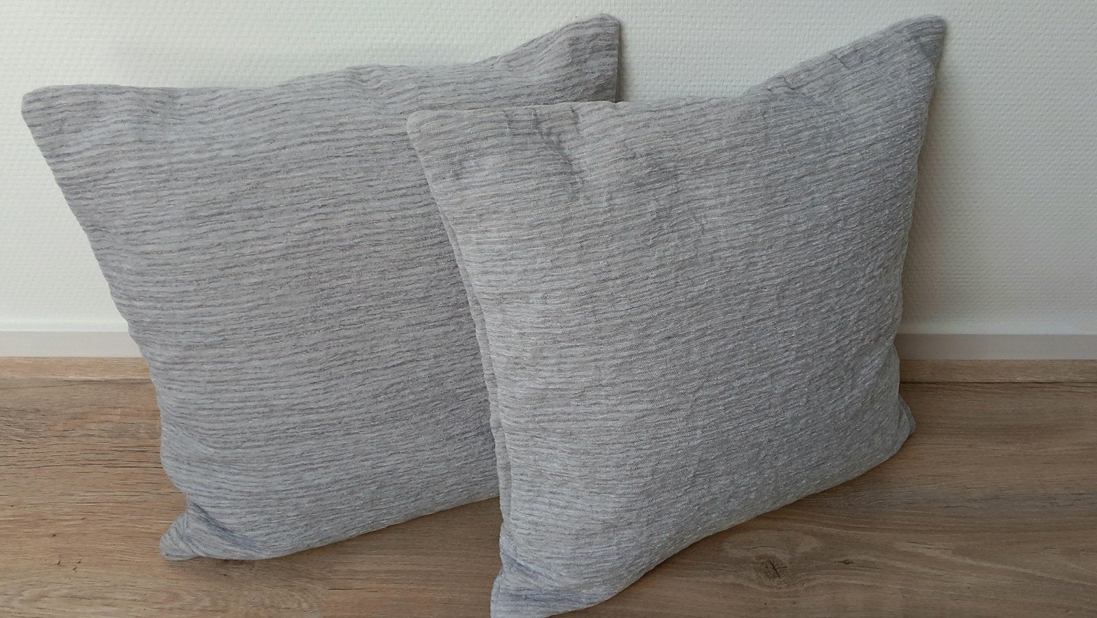 2 Beige Velours Kussens, Ophalen, Gebruikt, Beige, Vierkant