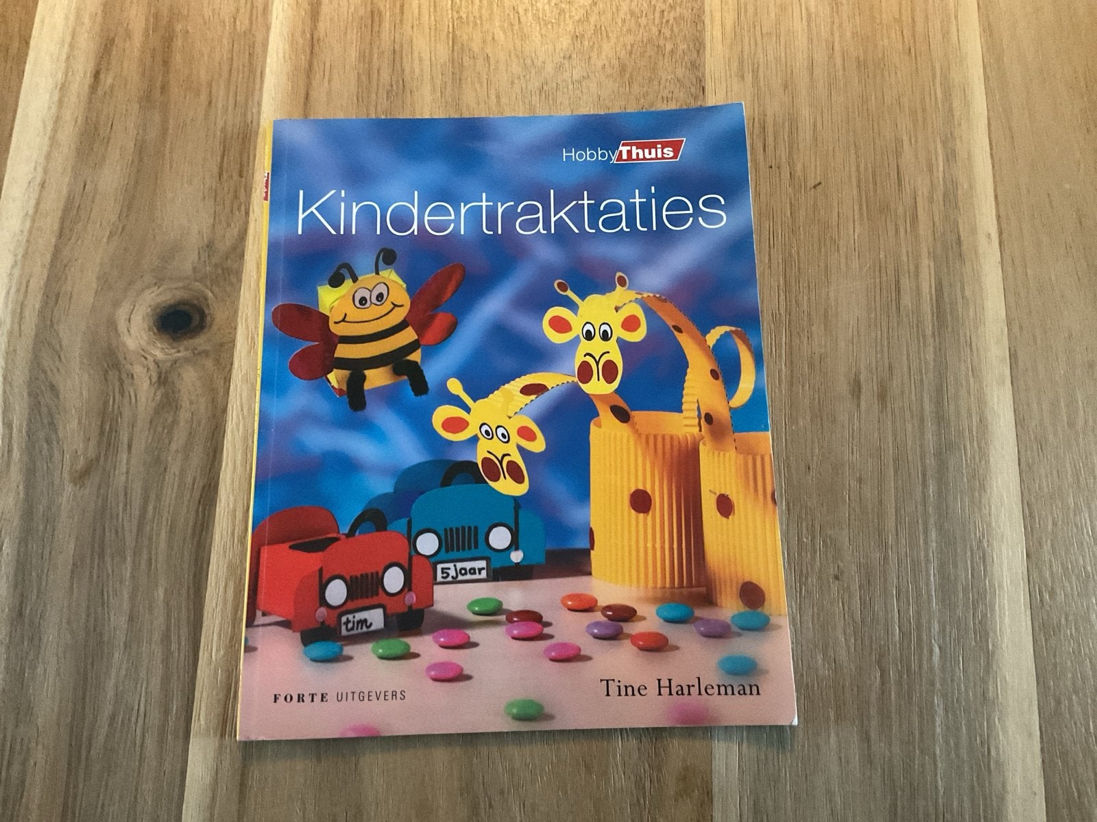 Kinder traktaties boek - Tine Harleman, Ophalen of Verzenden, Zo goed als nieuw, Scrapbooking en Knutselen, Geschikt voor kinderen