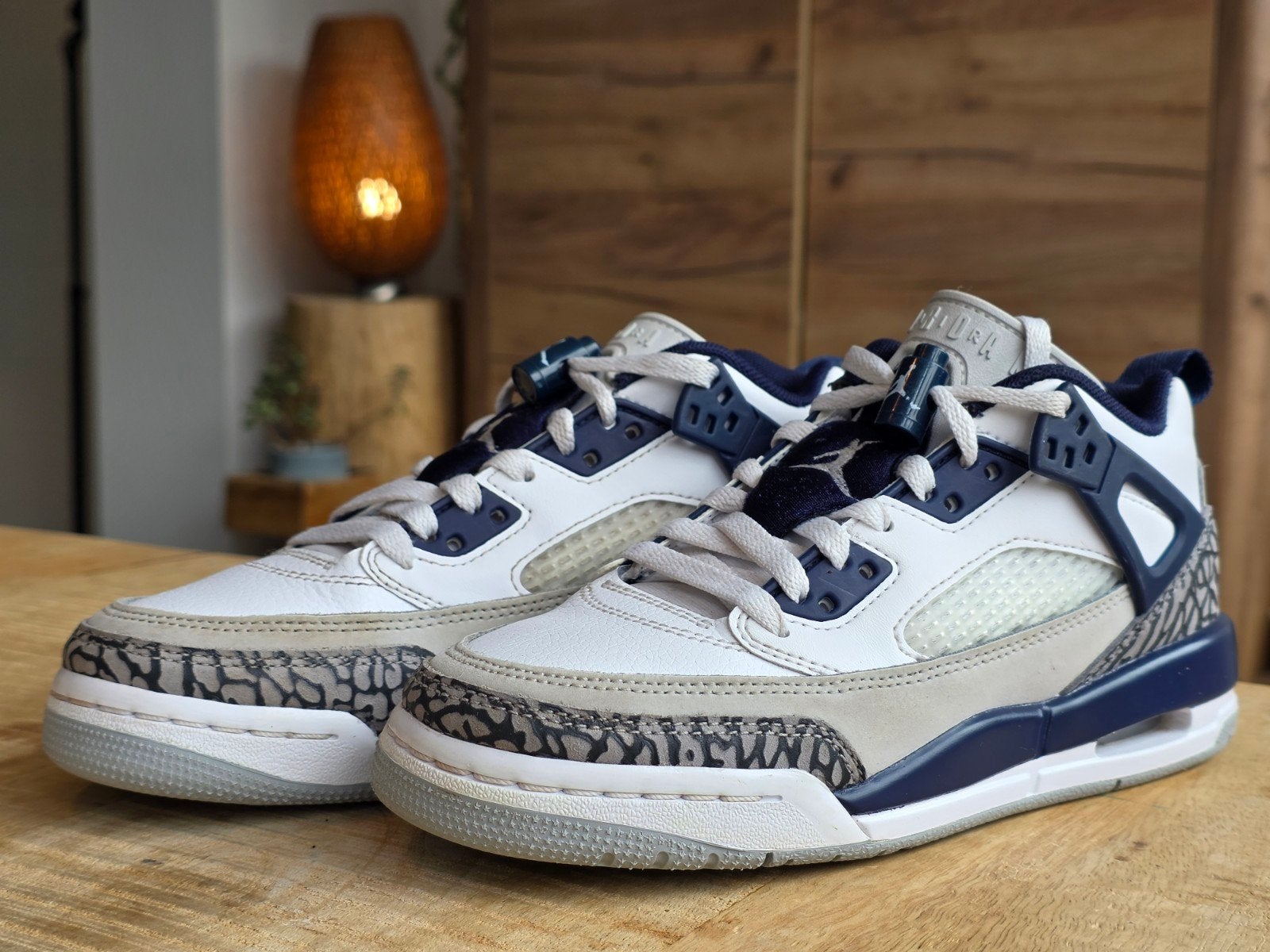 Nike Air Jordan Spizike Low - Maat 36 - Zo goed als nieuw, Wit, Ophalen of Verzenden, Nike Air Jordan, Sneakers of Gympen