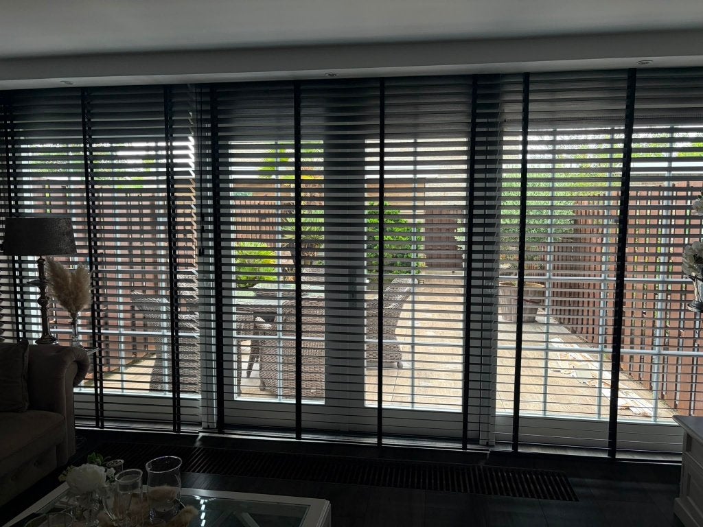 Zwarte houten jaloeziën, Ophalen, Jaloezie, Zwart, Hout