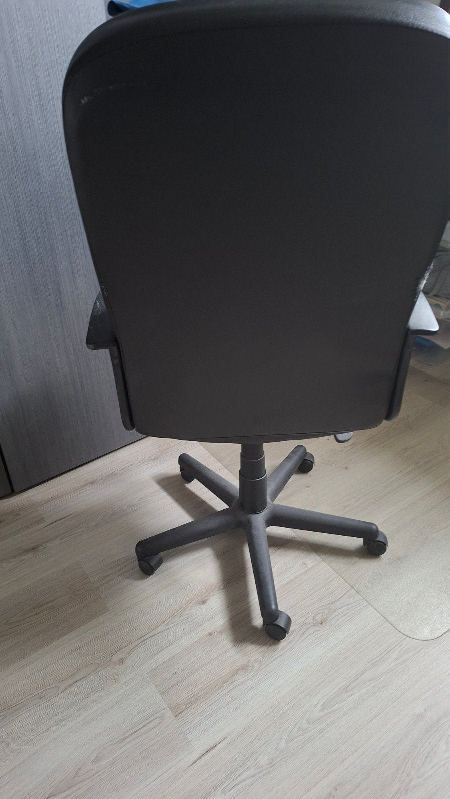 Zwarte bureaustoel met gebruikssporen, Ophalen, Gebruikt, Zwart