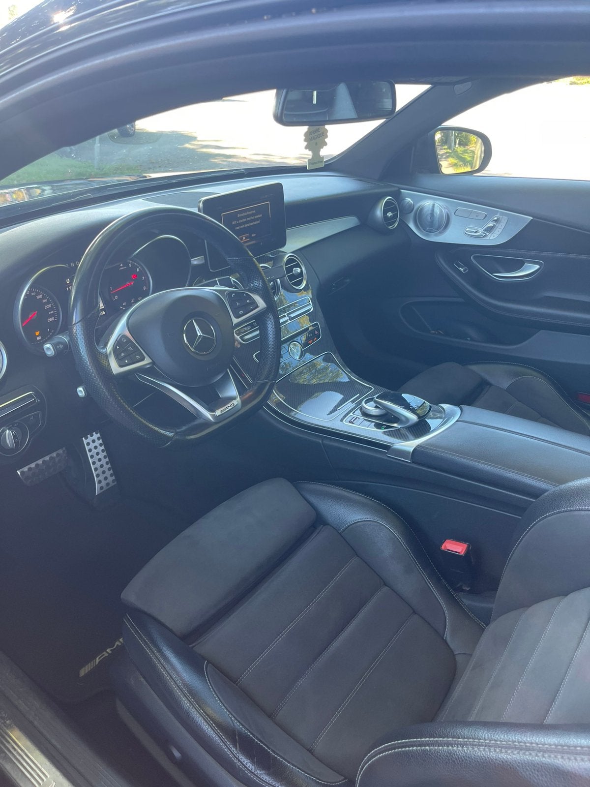 Mercedes-Benz C-Klasse C 200 184pk 9G-Tronic 2016 Zwart AMG, Panoramadak, Achterwielaandrijving, 1800 kg, Zwart