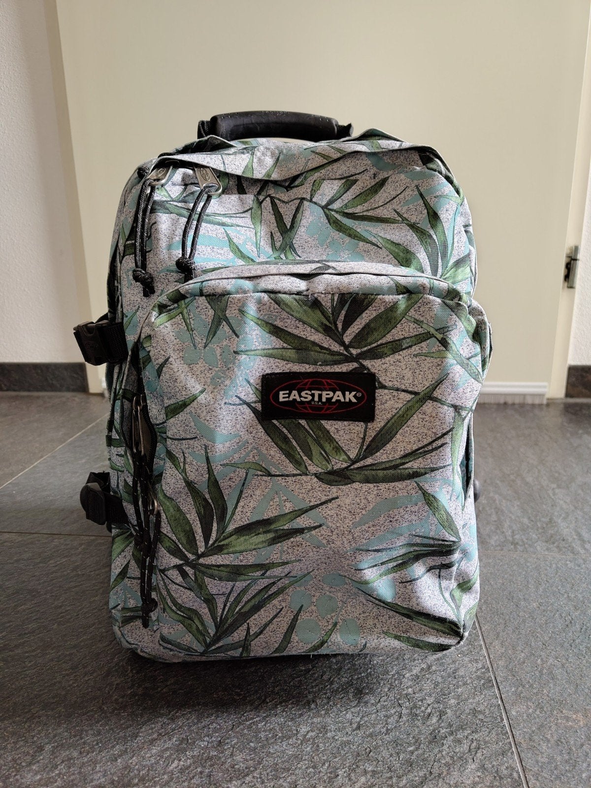Eastpack provider schooltas, Gebruikt, Rugtas, Zwart, 40 tot 50 cm