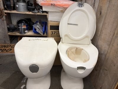 Colani chemisch toilet hoog, Niet ingevuld, Gebruikt, Niet ingevuld, Niet ingevuld