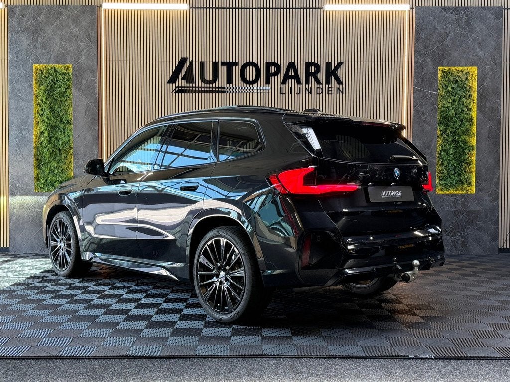 BMW X1 XDrive25e |M-Sport|PANO|HuD|360 CAMERA|TREKHAAK|FABRI, Auto's, BMW, 136 pk, Gebruikt, 16 kWh, Zwart