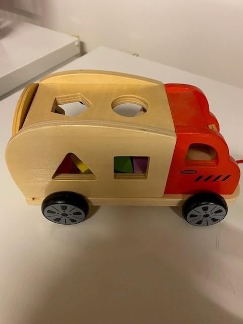 houten auto met vormen blokken van new classic toys, Kinderen en Baby's, Speelgoed | Houten speelgoed, Ophalen, Zo goed als nieuw