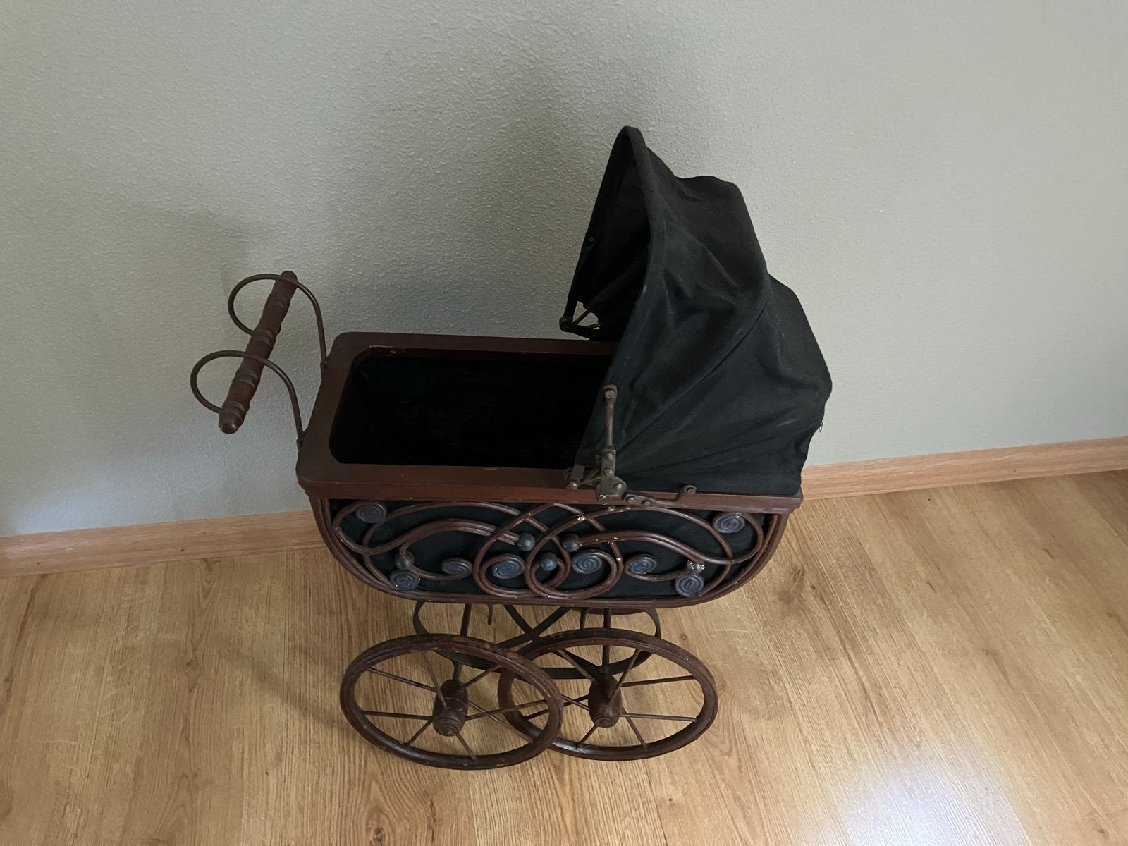 Antieke Poppenwagen - Decoratief en Charmant, Ophalen of Verzenden