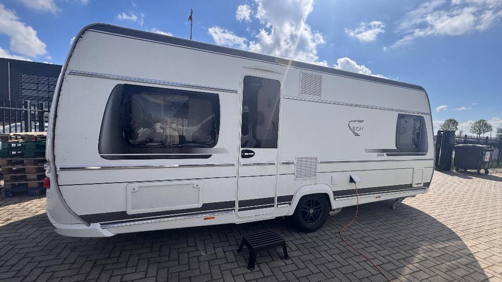 Fendt Opal 560 2021 Caravan met mover en voortent, Caravans en Kamperen, Rondzit, Bedrijf, Schokbreker, Vast bed