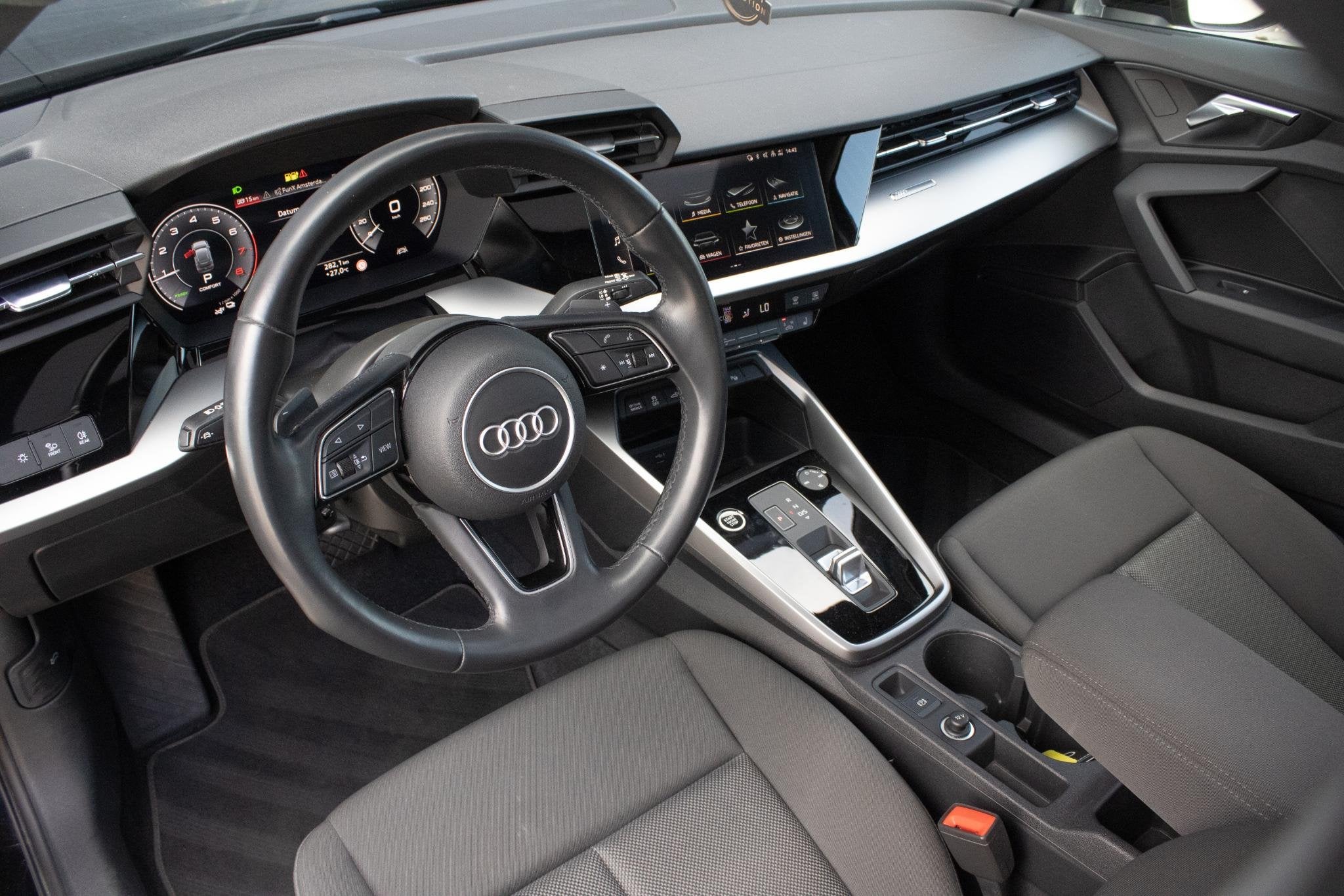 Audi A3 Sportback 40 TFSIe Edition PANO CAMERA PARKEERHULP L, Auto's, Stof, Gebruikt, 4 cilinders, Plug-in hybride