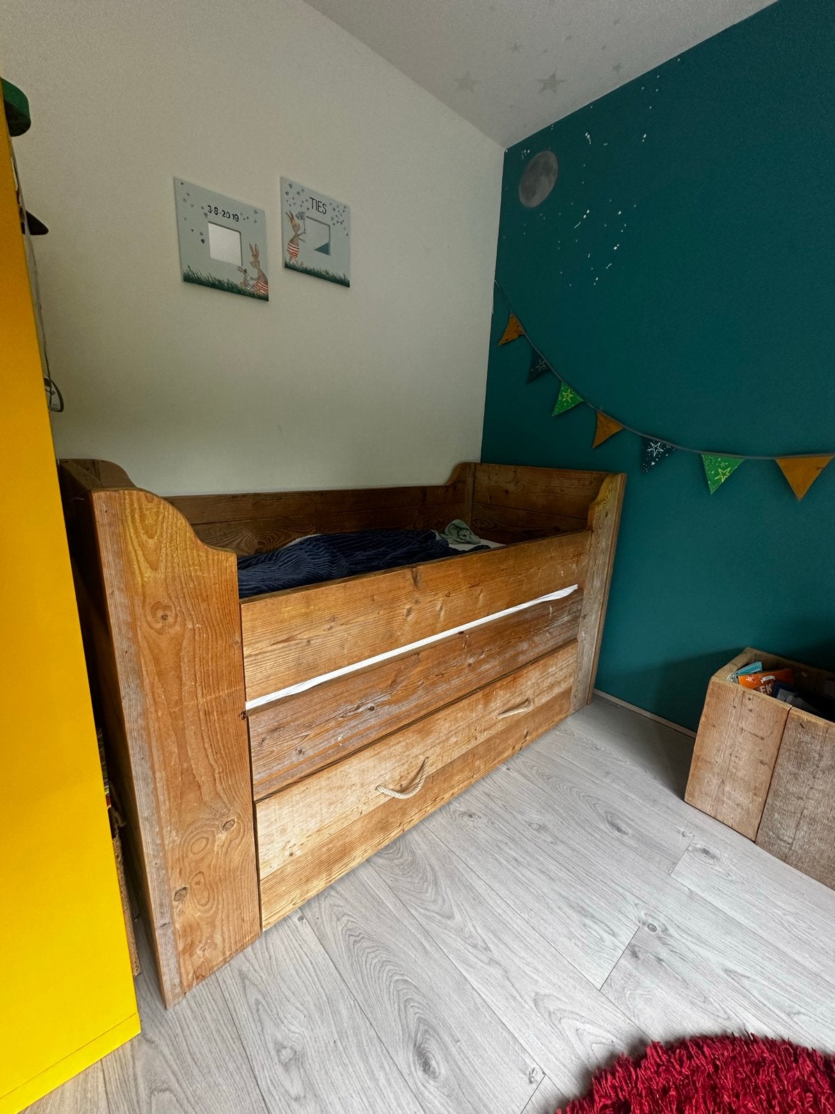 Steigerhouten kinderbed en kinderbureau, Gebruikt, 70 tot 85 cm, Ophalen of Verzenden, Lattenbodem
