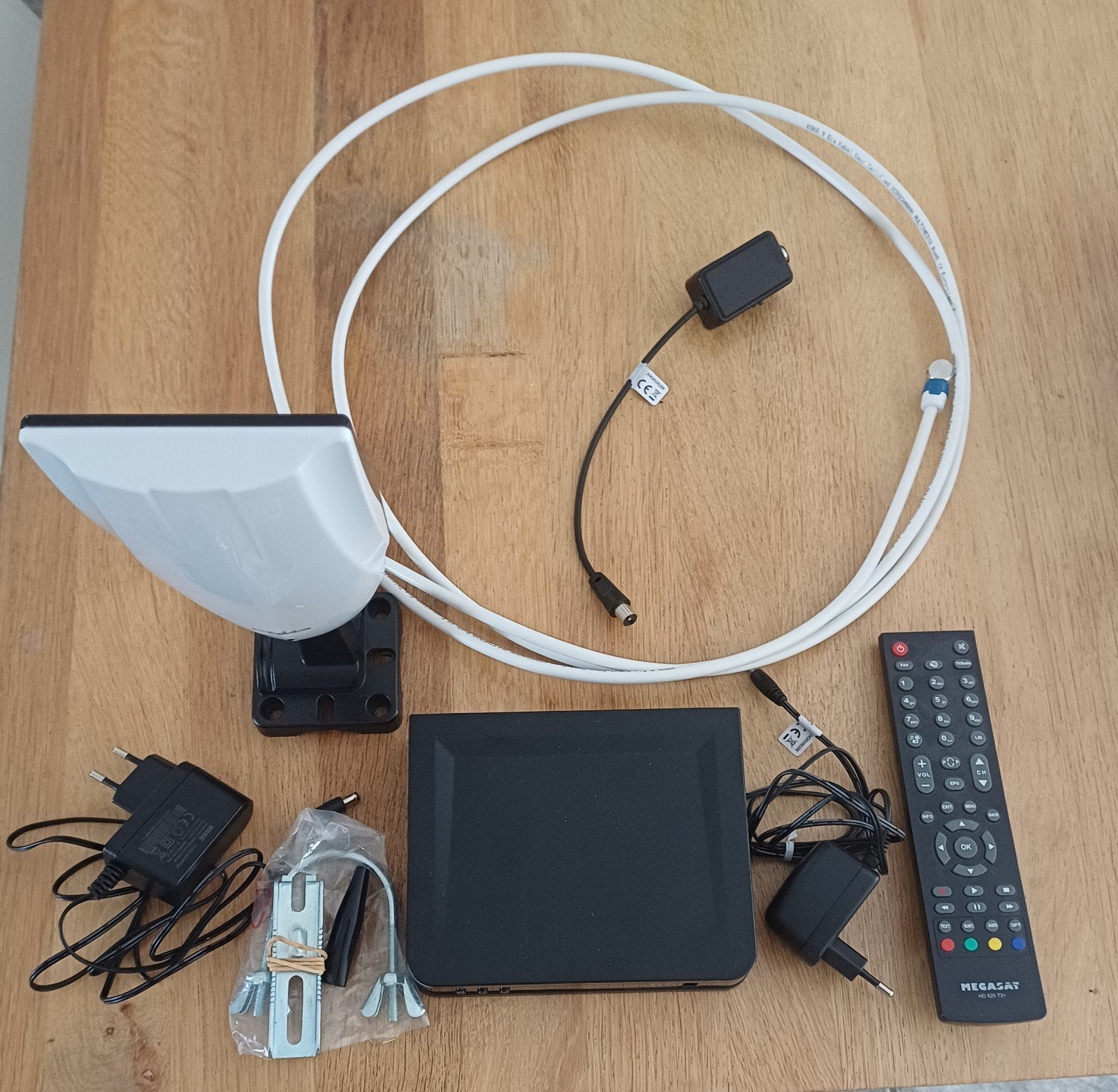 Megasat HD 625 T2+ DVB-T2 HD ontvanger met antenne, Ophalen, Zo goed als nieuw, Decoder