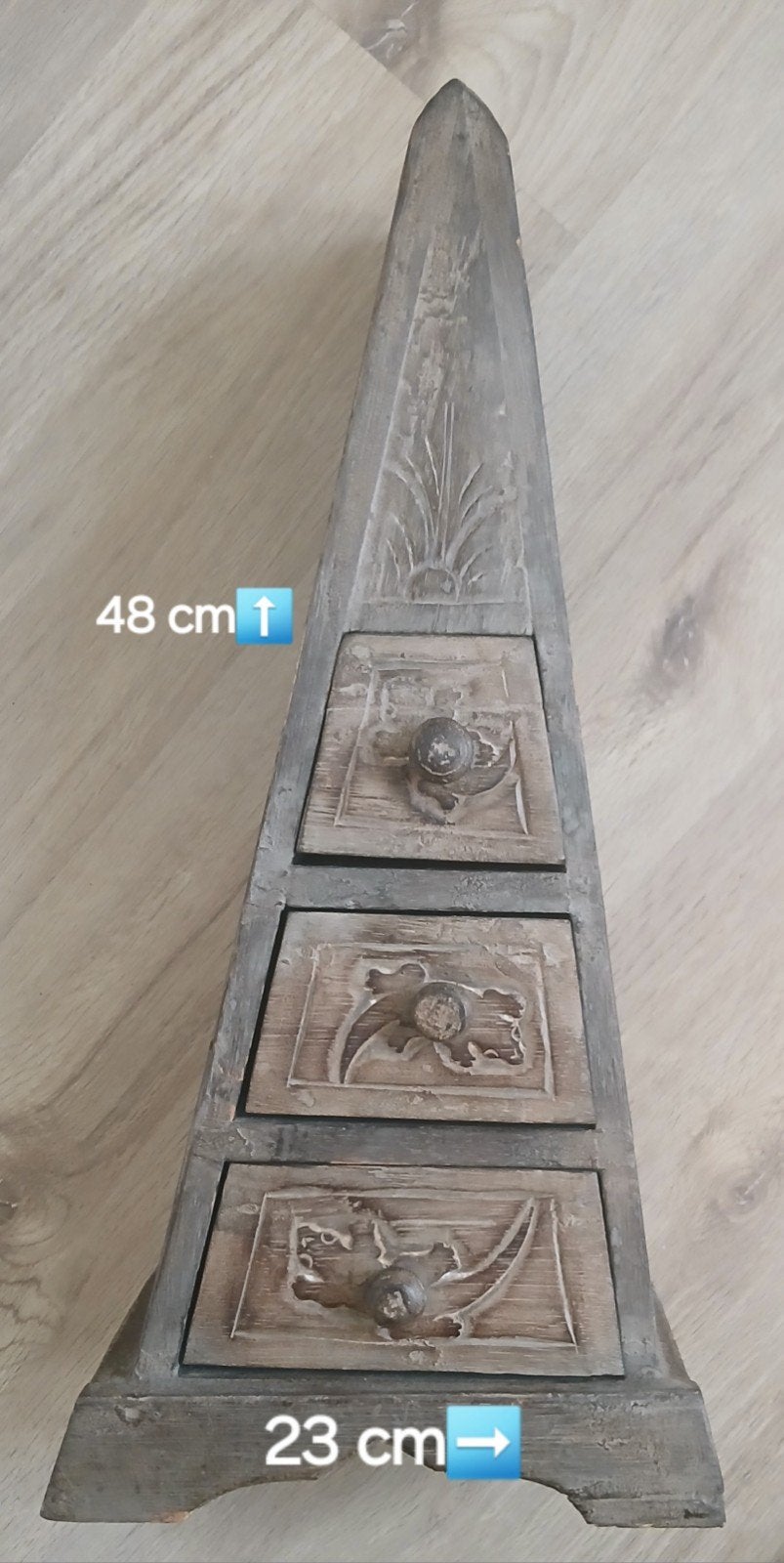Piramide kastje hout, Ophalen