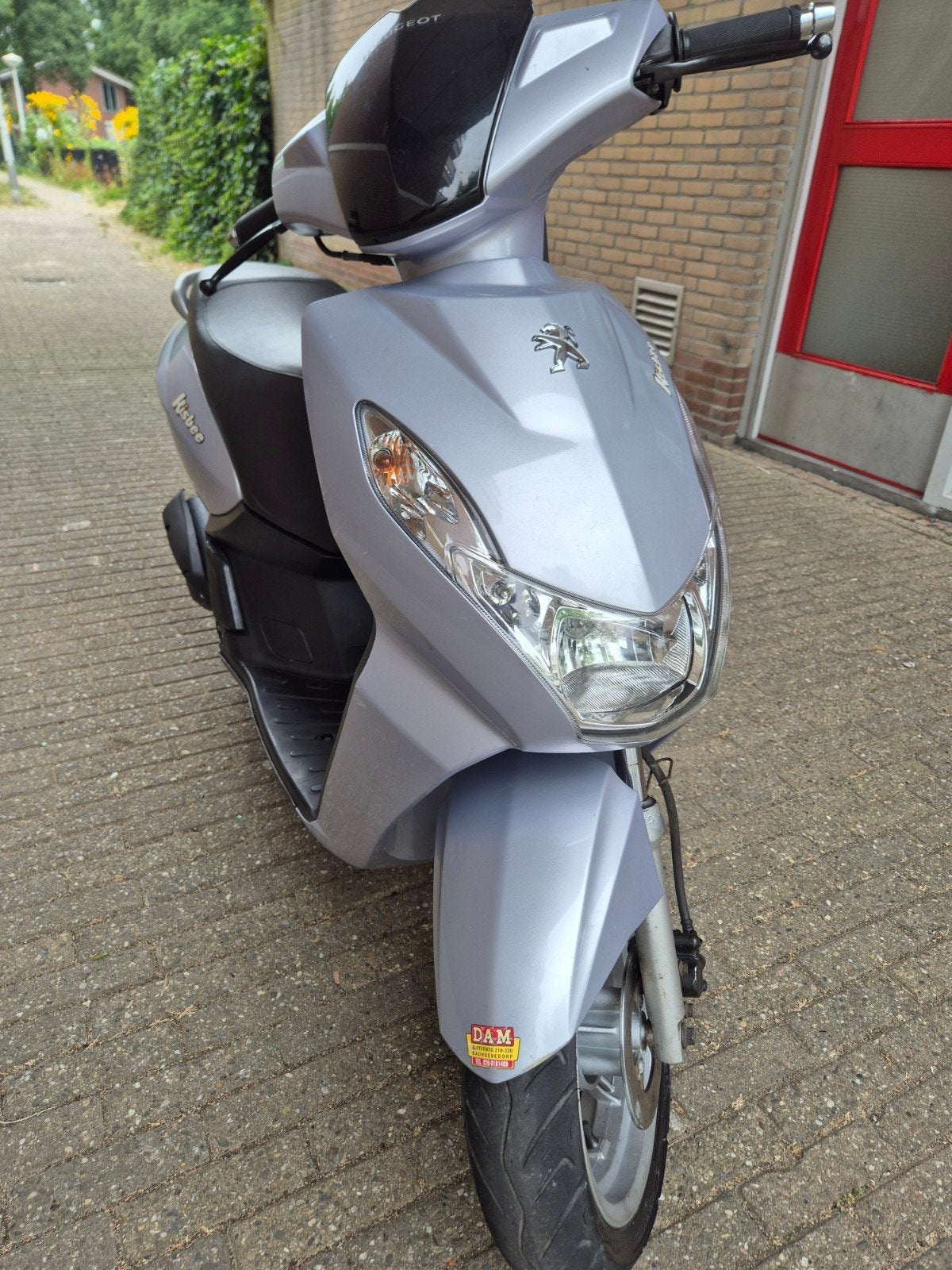 Peugeot kisbee Scooter GEEL KENTEKEN bj2014, Fietsen en Brommers, Scooters | Peugeot, Ophalen of Verzenden, Zo goed als nieuw