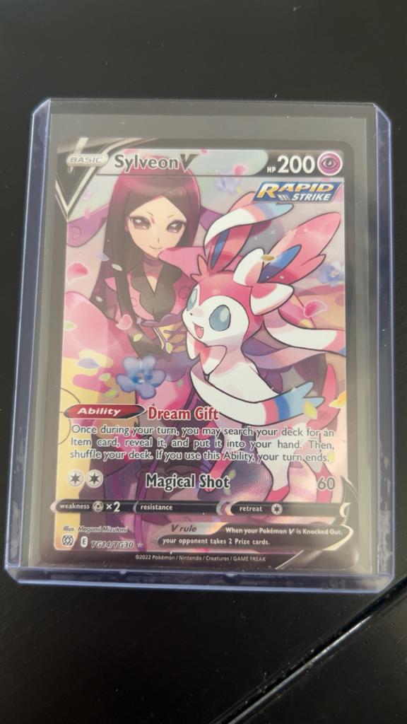 Sylveon v, Ophalen of Verzenden, Zo goed als nieuw