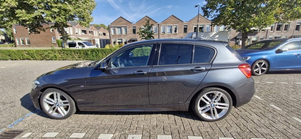 BMW 1-Serie 118i 136pk Aut 2016 Grijs APK 2027, Auto's, 650 kg, 19 km/l, Particulier, 3 cilinders
