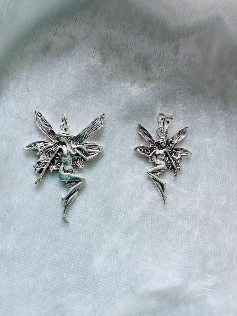 2 Mooie Fijne Zilveren Hangertjes - Elfjes, Verzenden, Zilver, Hanger