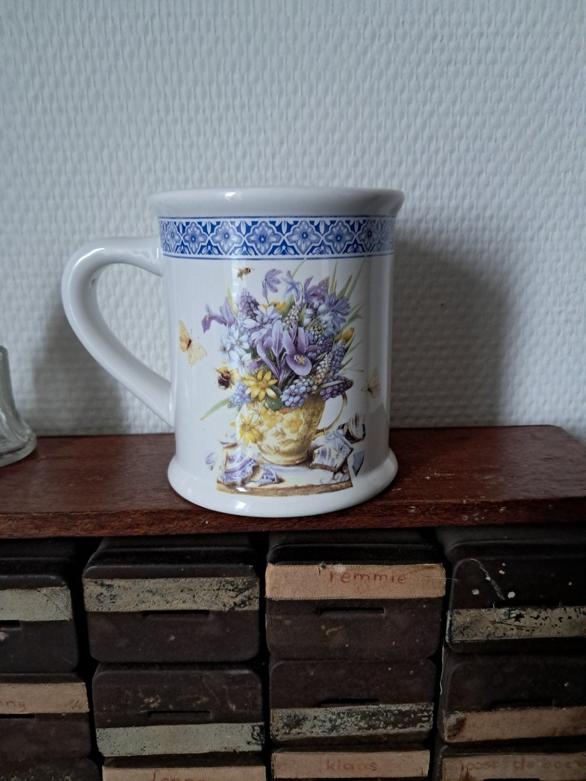 Hallmark Nature's Sketchbook Mok. Marjolein Bastin, Gebruikt, Keramiek, Ophalen of Verzenden, Overige stijlen