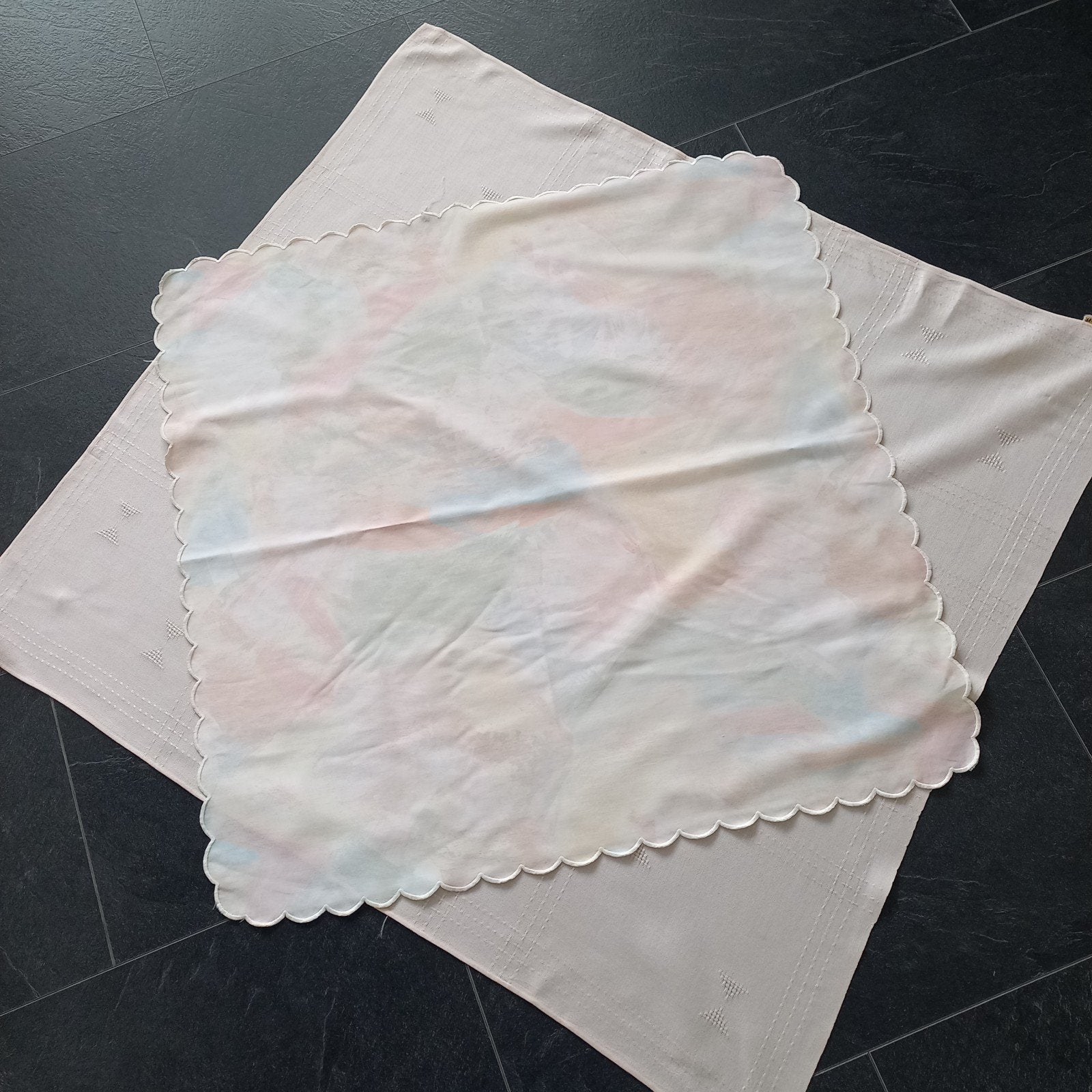 2 oude tafelkleden nu samen, Gebruikt, Ophalen of Verzenden, Roze, Rechthoek