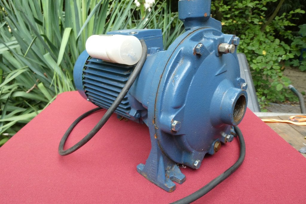 Waterpomp ,Pedrollo -230V-7.5 kuub -4.5 bar-1.5 Hp-125 l/m, Ophalen, Gebruikt, Elektrisch, Beregeningspomp