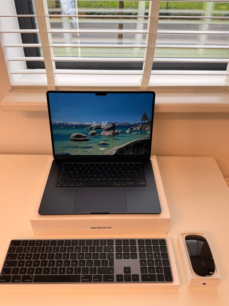 MacBook Air M2 15" 256GB Middernacht + Keyboard + Mouse, 8 GB, Ophalen of Verzenden, Zo goed als nieuw, MacBook Air