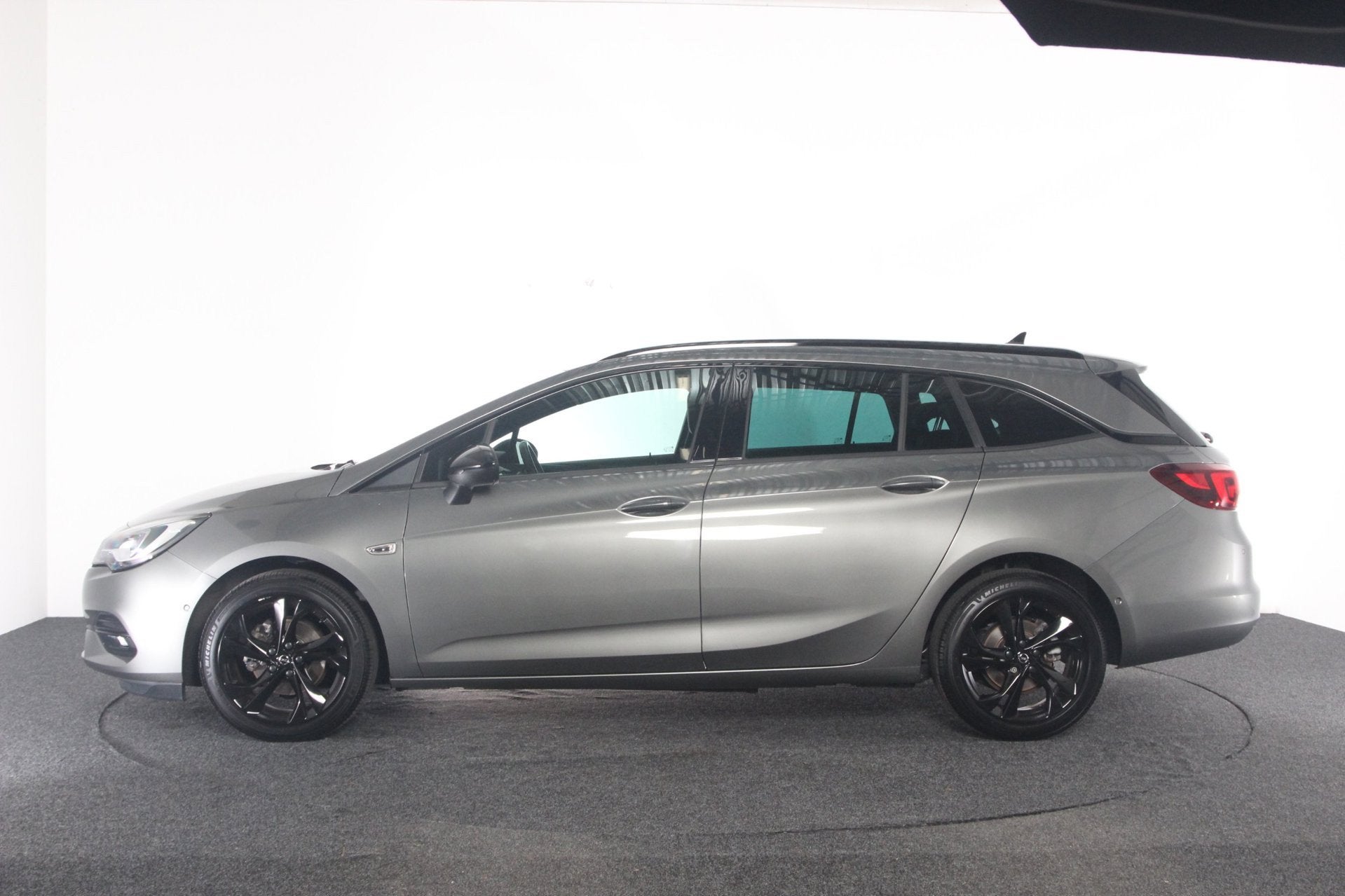 Foto 3 van Opel Astra Sports Tourer 1.2 Ultimate | eerste eigenaar | NL