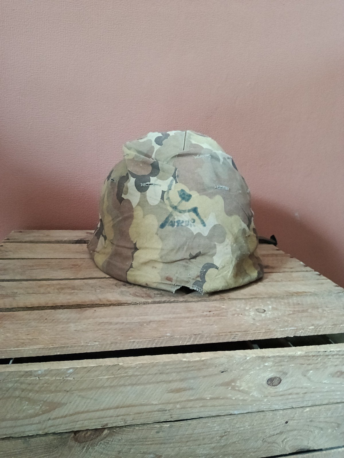 NL M53 Helm met US Vietnam Mitchell Helmhoes, Verzamelen, Ophalen of Verzenden, Landmacht, Nederland, Helm of Baret