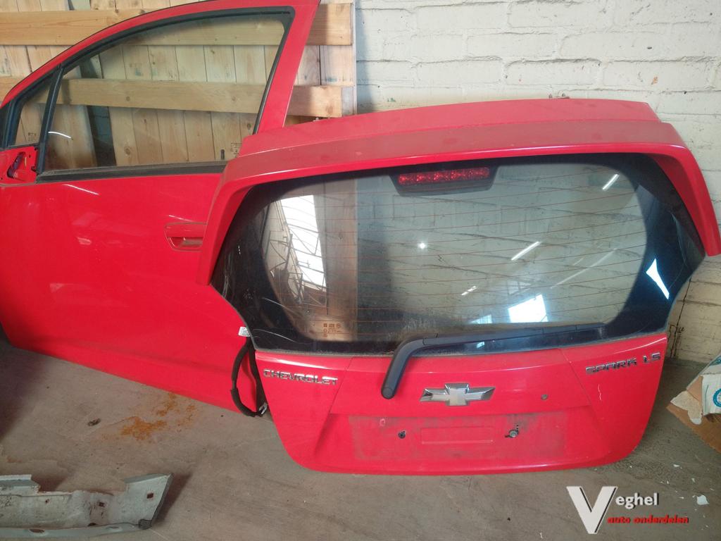 Chevrolet spark achterklep rood, Auto-onderdelen, Carrosserie en Plaatwerk, Achterklep, Achter, Gebruikt, Ophalen