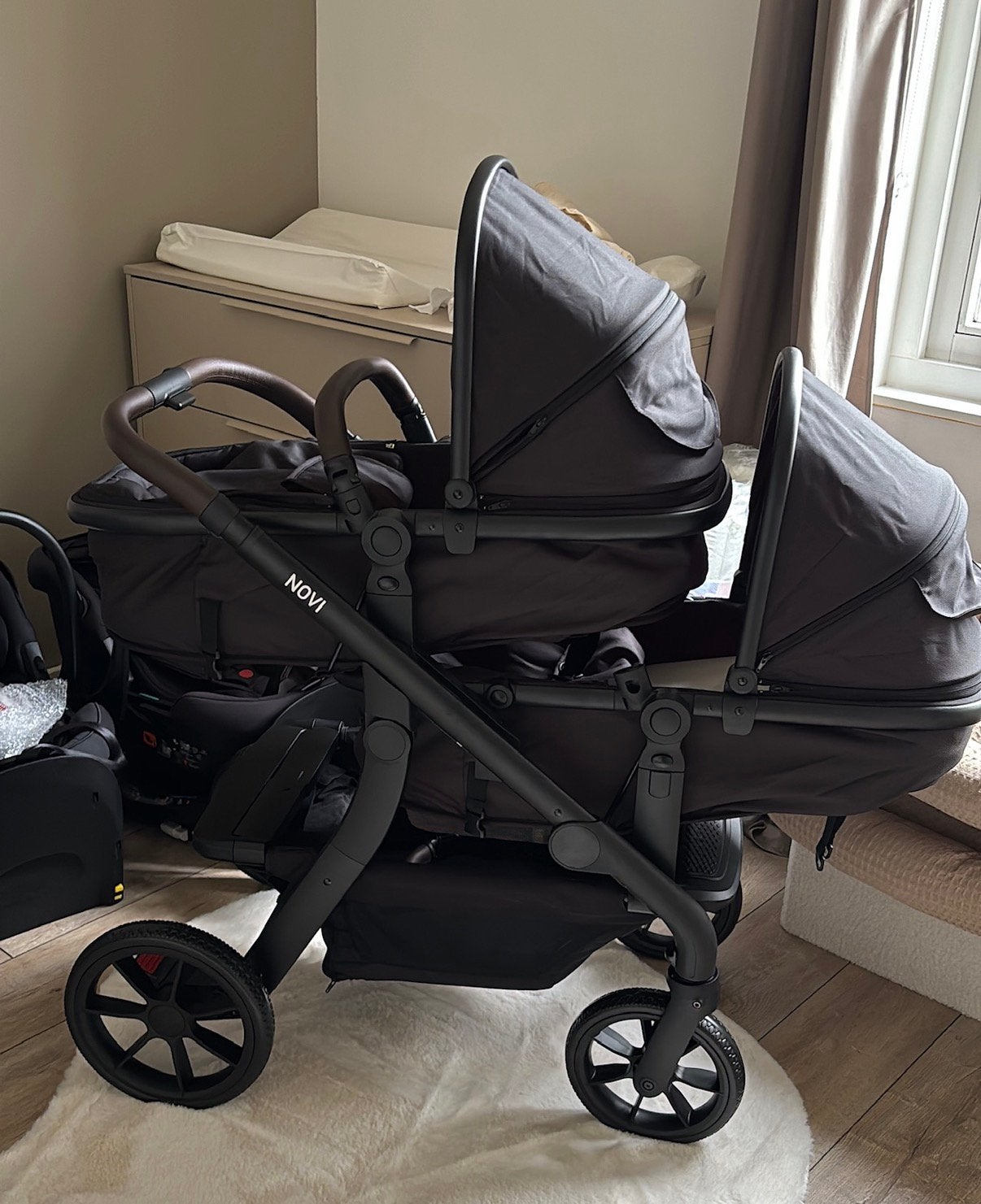 Novi tweeling kinderwagen / maxicosi’s hele set, Kinderen en Baby's, Ophalen, Zo goed als nieuw, Kinderwagen of Buggy