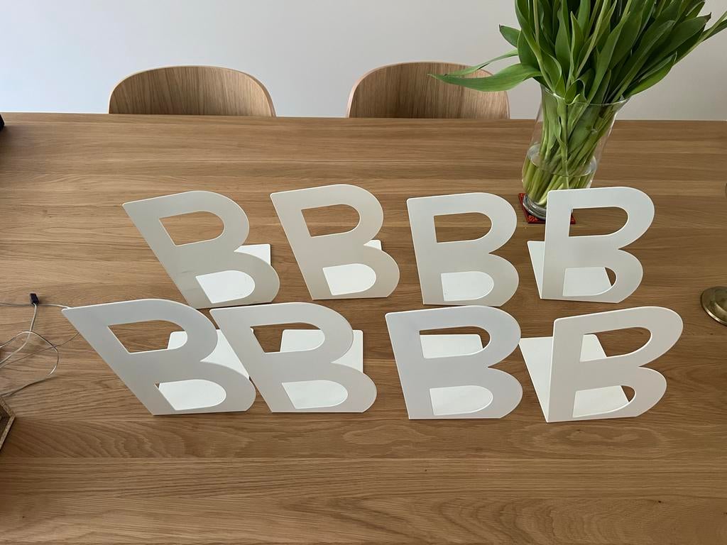 Set van 8 witte Ikea boekensteunen in B-vorm, Ophalen of Verzenden, Zo goed als nieuw