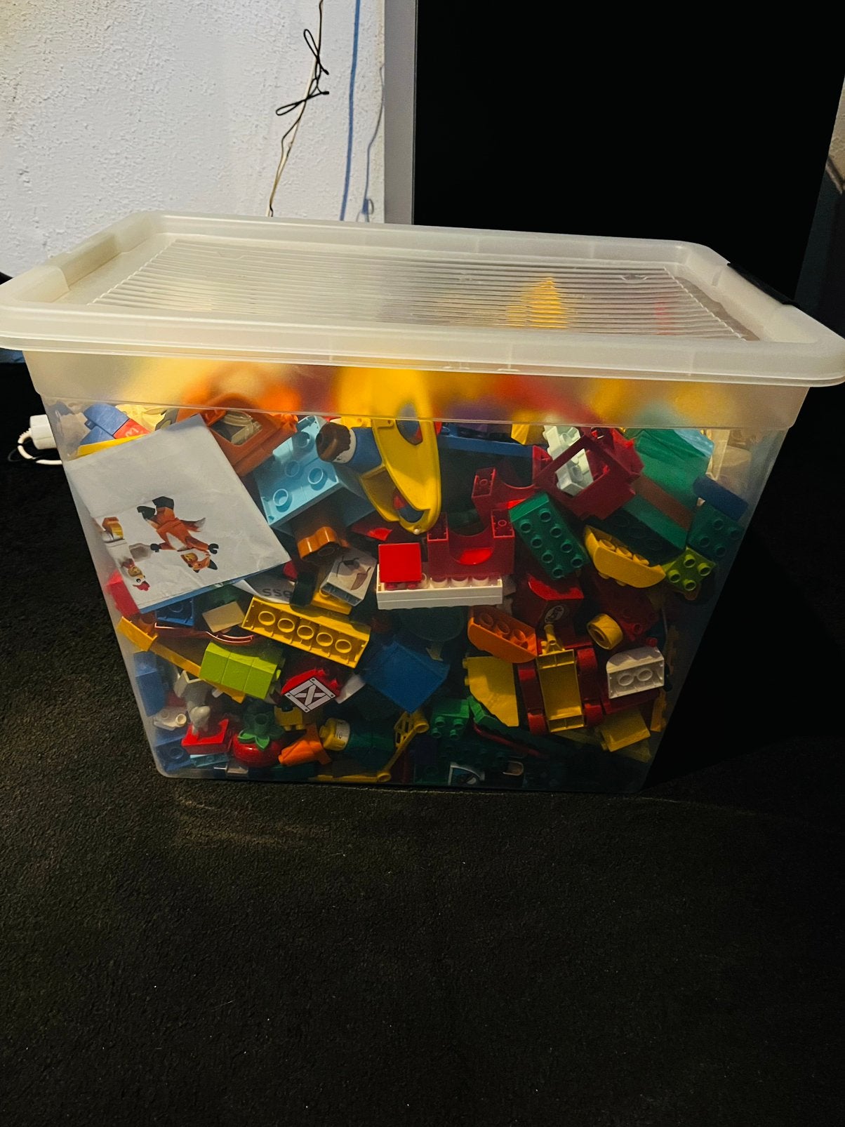 80 liter bak met heel veel duplo, Ophalen, Gebruikt