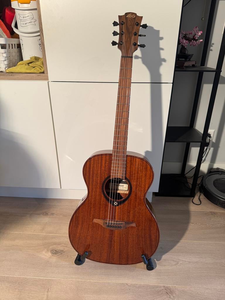 LAG Tramontane T98A + complete set (hoes, standaard, tuner), Muziek en Instrumenten, Ophalen, Zo goed als nieuw, Klassieke of Spaanse gitaar