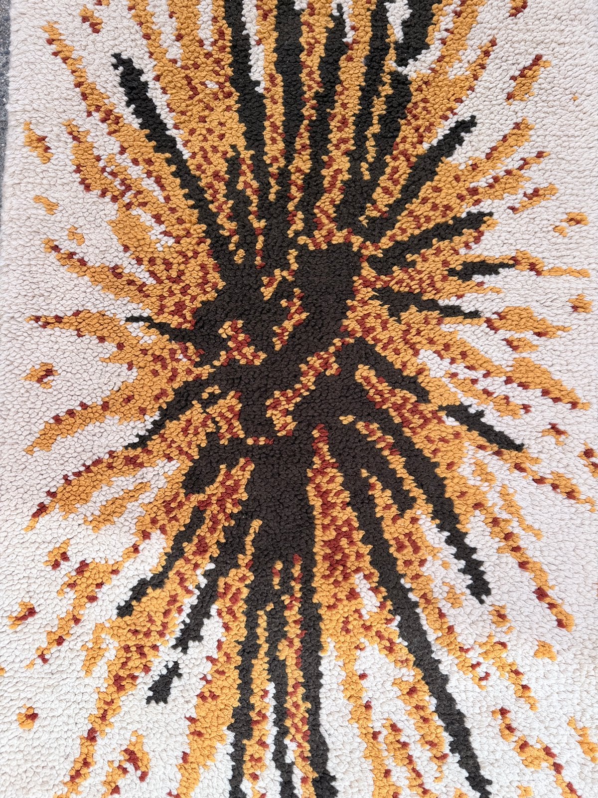 Vintage 70s Smyrna Wandkleed / Rya Vloerkleed – Sunburst, Ophalen of Verzenden