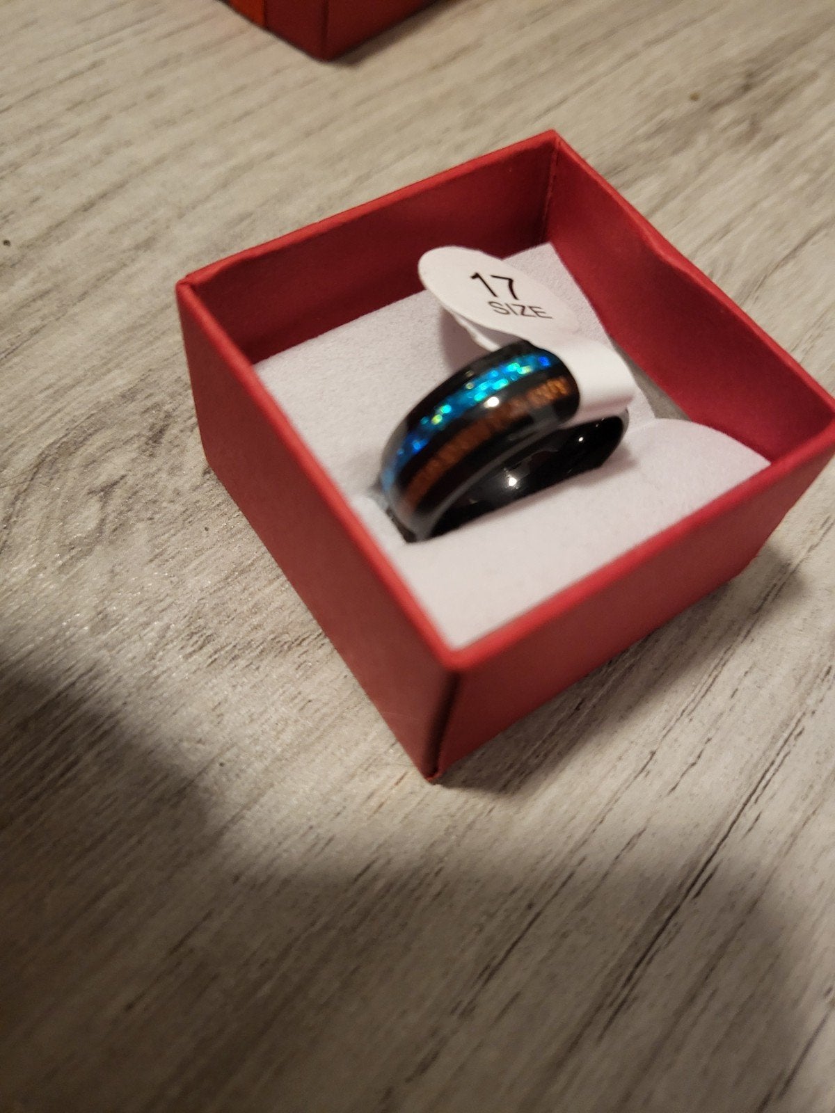 Nieuwe ring maat 17 met blauwe en houten accenten, Sieraden, Tassen en Uiterlijk, Ringen, Overige materialen, Blauw, Nieuw, Ophalen of Verzenden