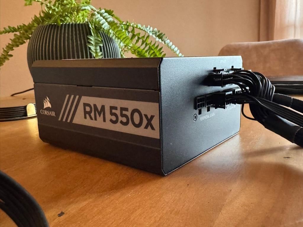 Corsair RM550X, Computers en Software, Interne voedingen, Zo goed als nieuw, Ophalen of Verzenden