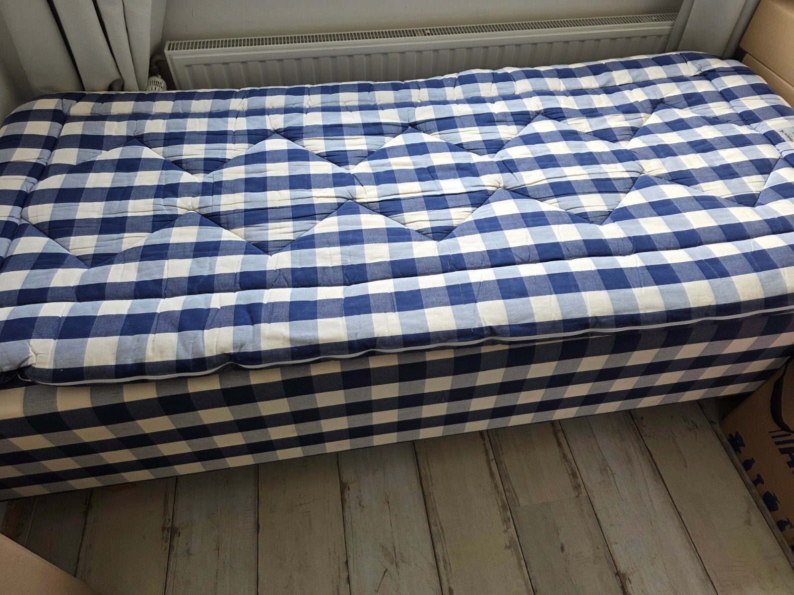 Origineel Hästens Eenpersoonsbed (90x200) – Comfortabel Kwal, Huis en Inrichting, Slaapkamer | Bedden, Ophalen, Gebruikt, 90 cm