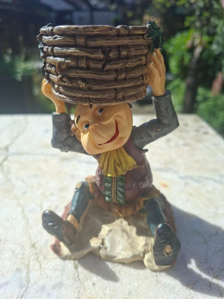 Efteling Laaf beeldje met mandje, handgeschilderd, Ophalen of Verzenden, Zo goed als nieuw, Beeldje of Poppetje