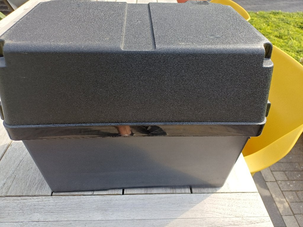 Caravan accu +accu lader voor mover, Ophalen, Zo goed als nieuw