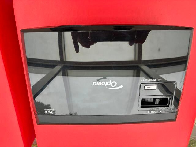 BEAMER Optoma incl draagtas, erg weinig gebruikt!, Ophalen of Verzenden, Zo goed als nieuw, Optoma Beamer (type S29 DLP)