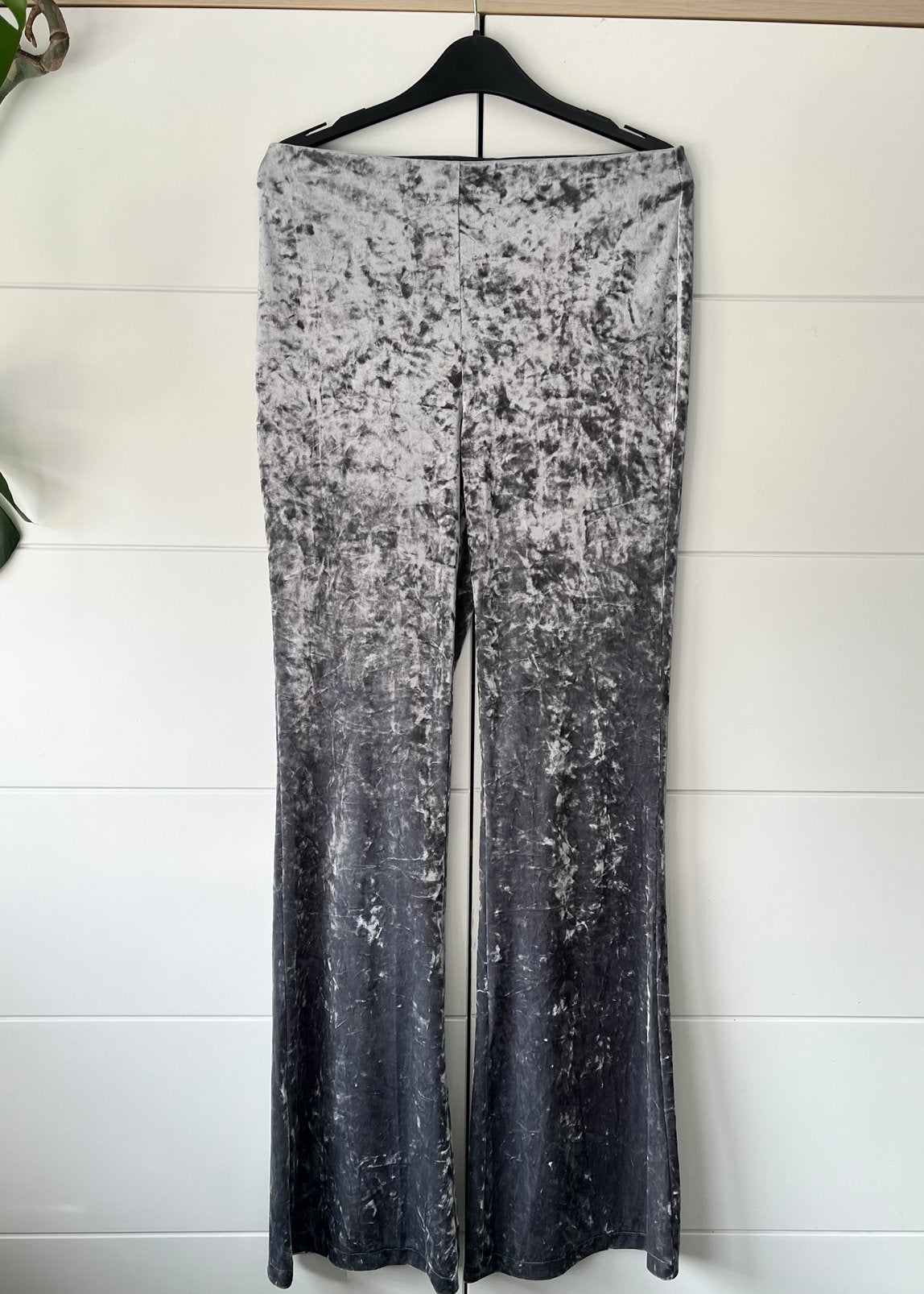 Mango flared legging met zilveren fluwelen look (M), Ophalen of Verzenden, Zo goed als nieuw, Zwart, Lang