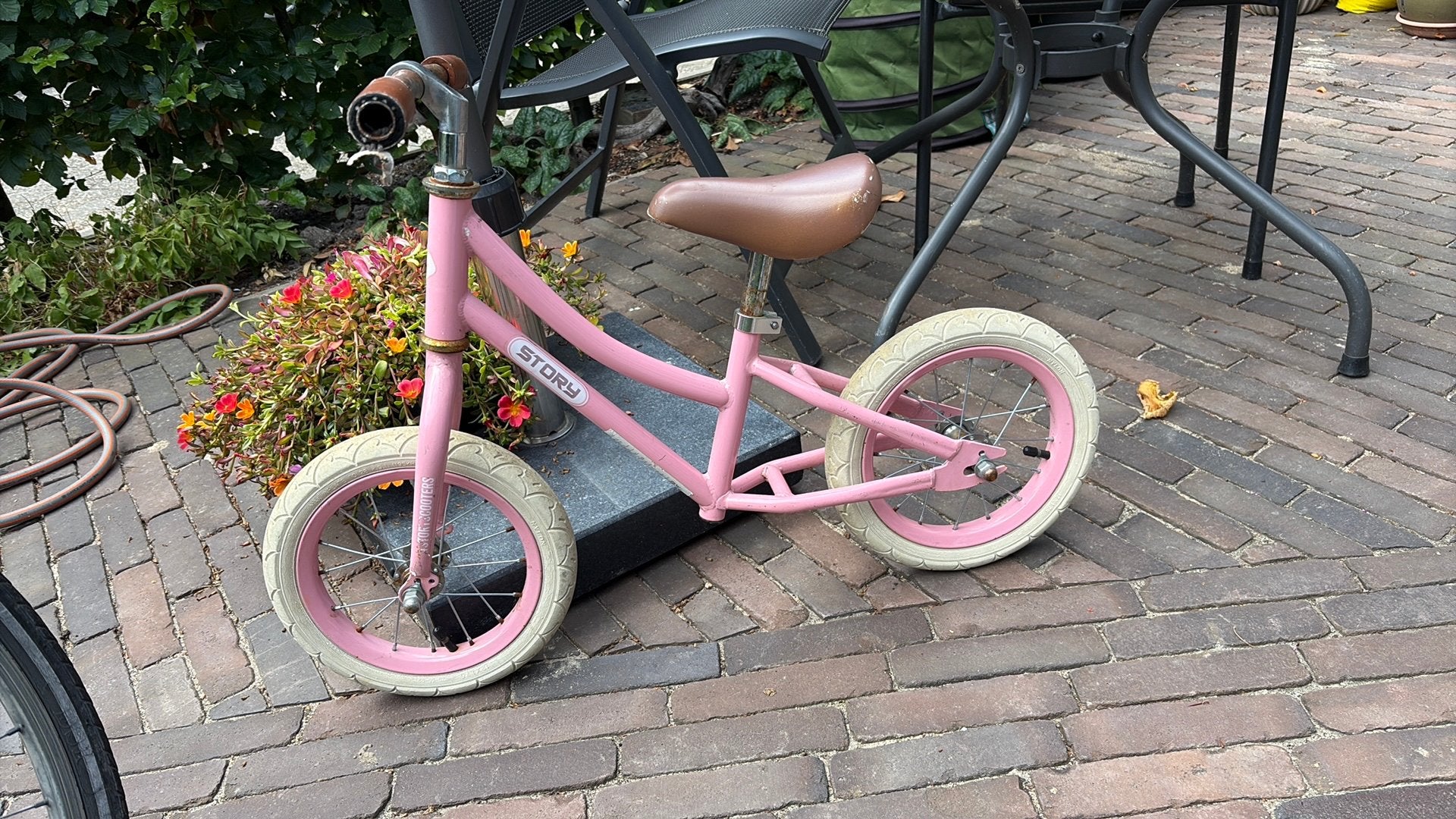 Gratis roze loopfietsje, Fietsen en Brommers, Fietsen | Kinderfietsjes, Ophalen, Gebruikt, Minder dan 16 inch