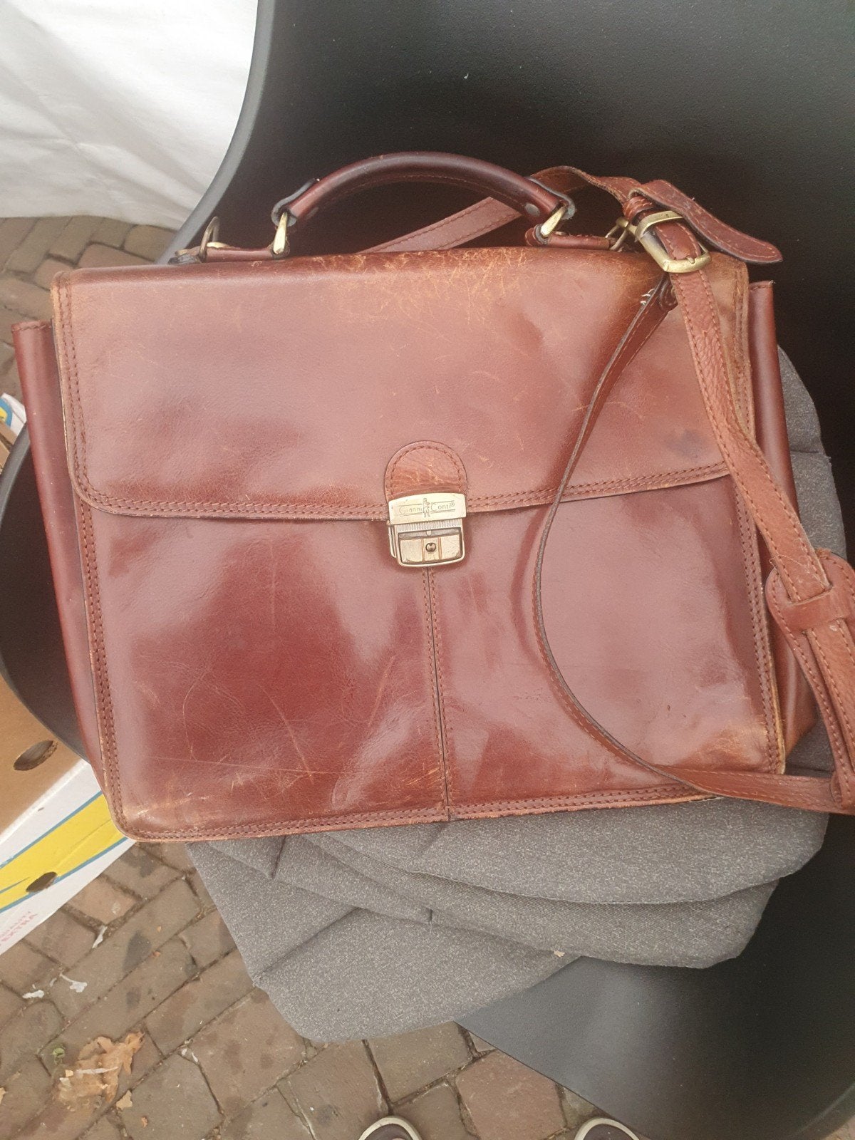 Te koop oude bruine schooltas Gianni Conti, Gebruikt, Bruin, Aktetas of Boekentas, Ophalen of Verzenden