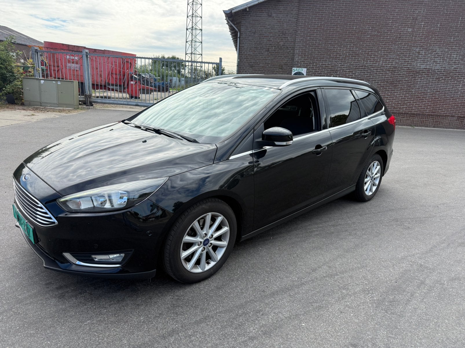 Ford Focus 2.0 Tdci 110KW Wagon  2016 Zwart, Auto's, Dealer onderhouden, Stof, 1800 kg, Euro 6
