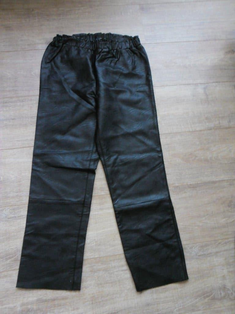z.g.a.n. zwarte nep leren dames broek. Maat S, Kleding | Dames, Broeken en Pantalons, Zwart, Schoolrag, Ophalen of Verzenden, Zo goed als nieuw