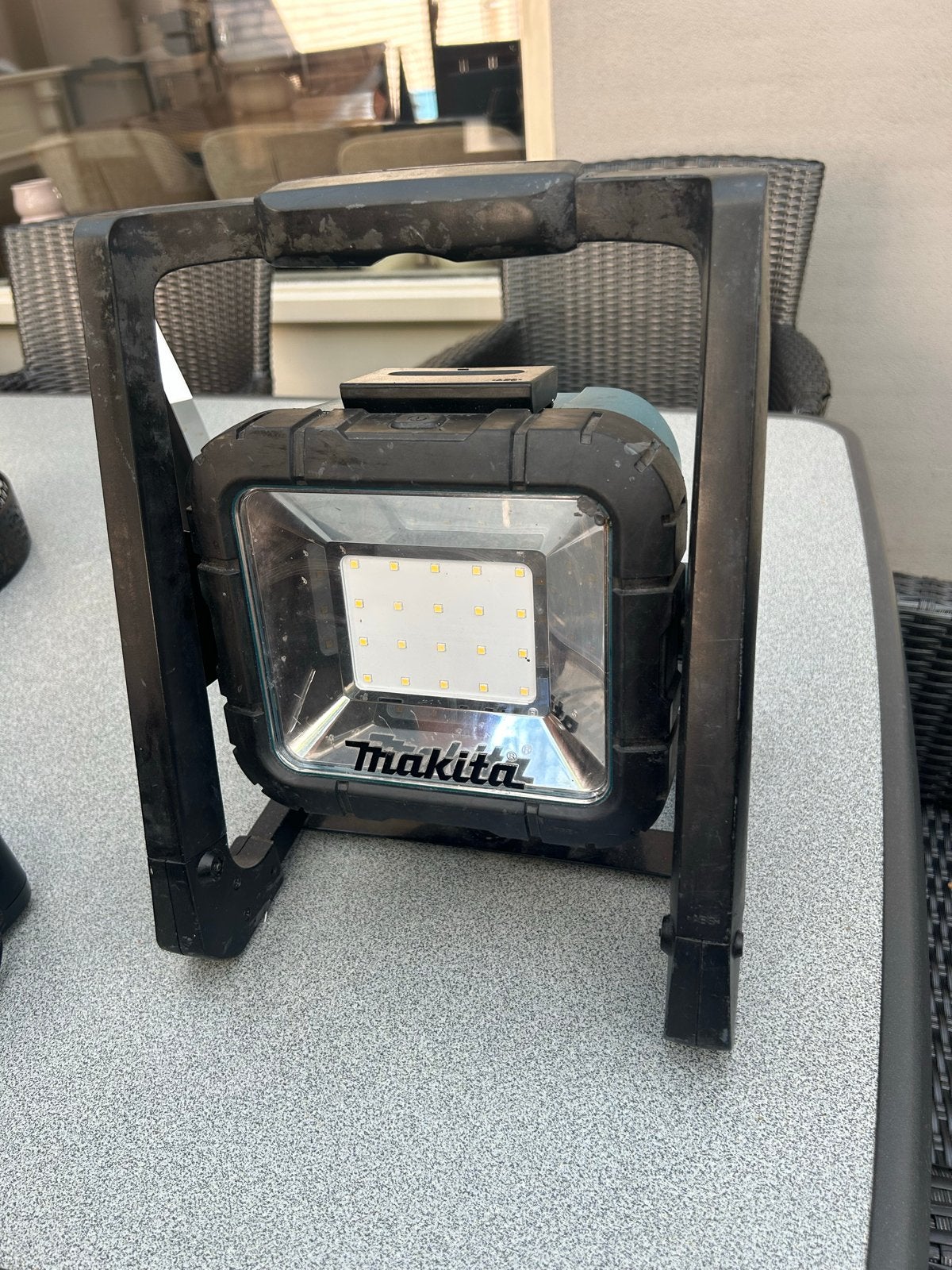 Makita DML805 Bouwlamp - Accu/Netstroom - Inclusief Lader, Ophalen, Zo goed als nieuw, Minder dan 50 watt, Lamp
