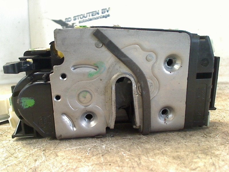 Portierslot Links Achter Mercedes-Benz A (W176) A2047302735, Gebruikt, Mercedes-Benz AG, Mercedes-Benz, Mercedesstraße 120, Stuttgart 70372, , Duitsland