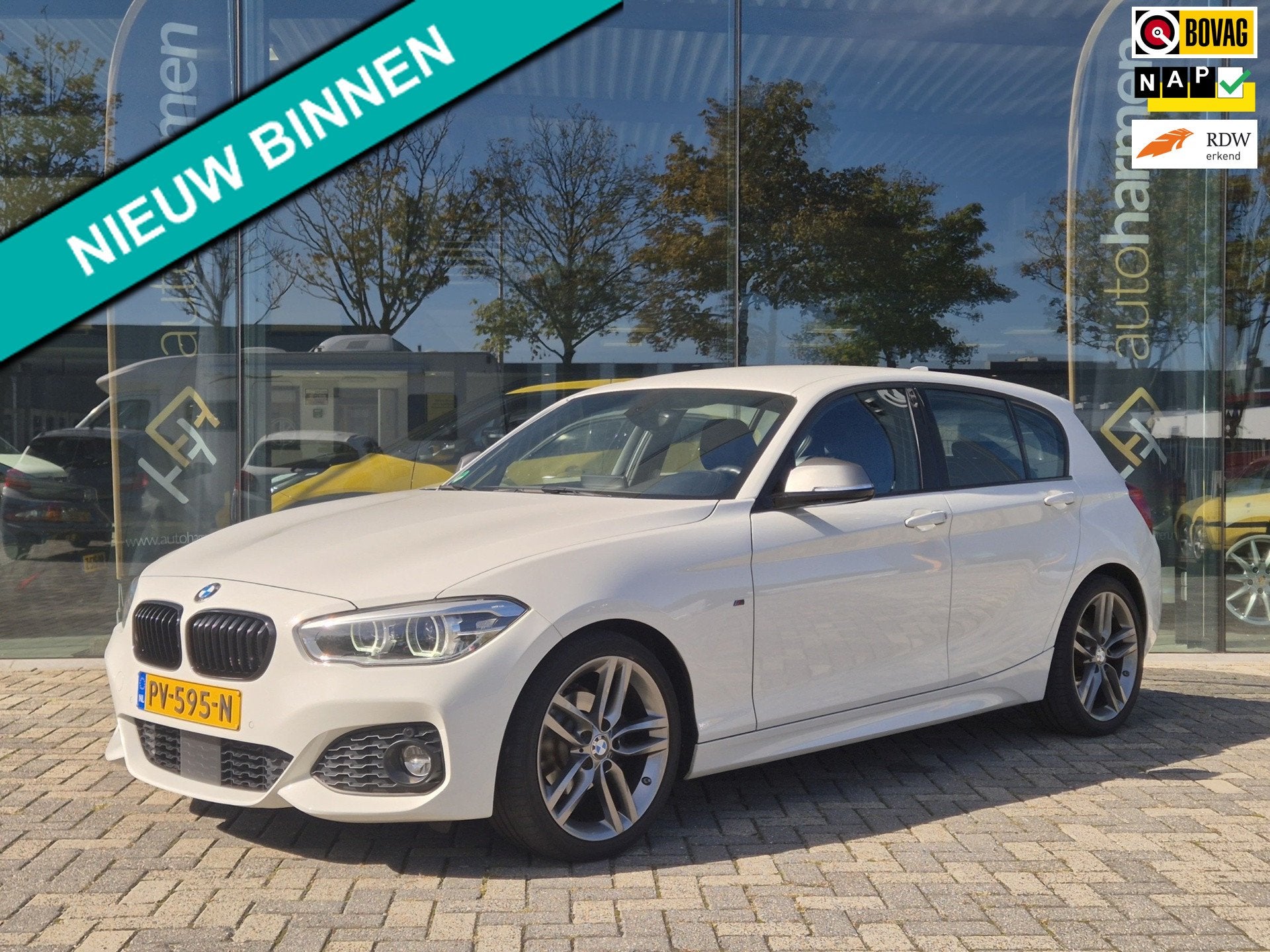 BMW 1-serie 118i High Executive, M-Sport, facelift model (LC, Dealer onderhouden, Gebruikt, Adaptive Cruise Control, Wit