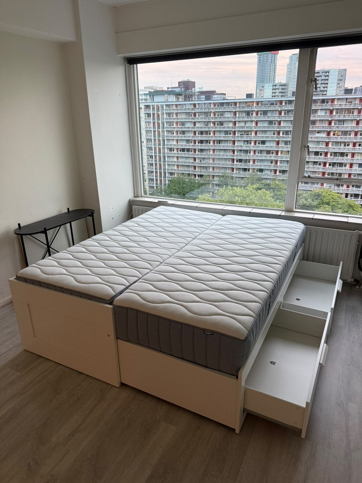 Twee persoons uitschuifbed met lades IKEA, Huis en Inrichting, Ophalen, Wit, Tweepersoons, Zo goed als nieuw
