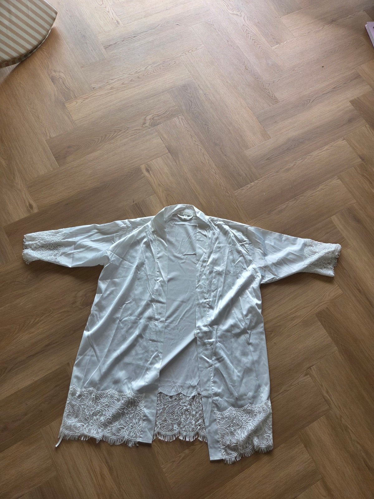 Witte Kimono SYTTD met Kant en Bijpassend Ceintuur, SYTTD, Ophalen, Nieuw