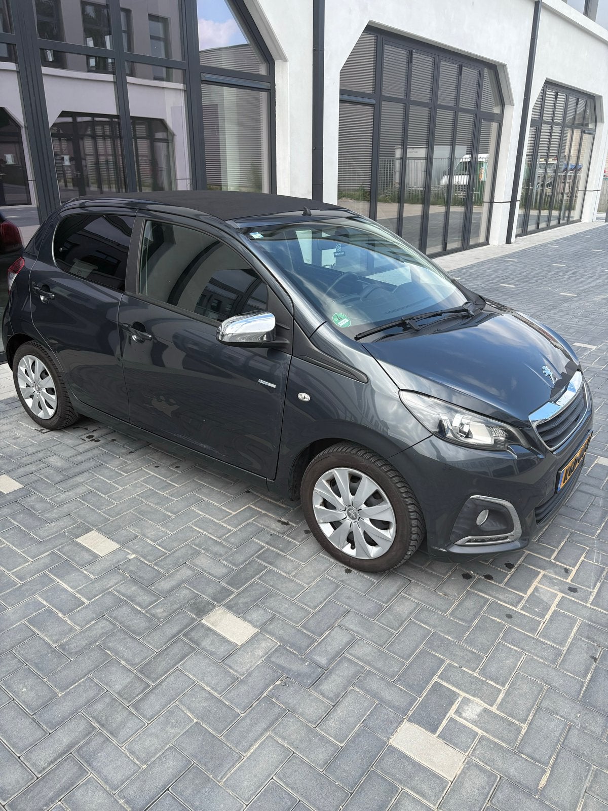 Peugeot 108 1.0 E-vti 72pk 5D 2018 Grijs, Auto's, Peugeot, Voorwielaandrijving, 4 stoelen, Handgeschakeld, Particulier