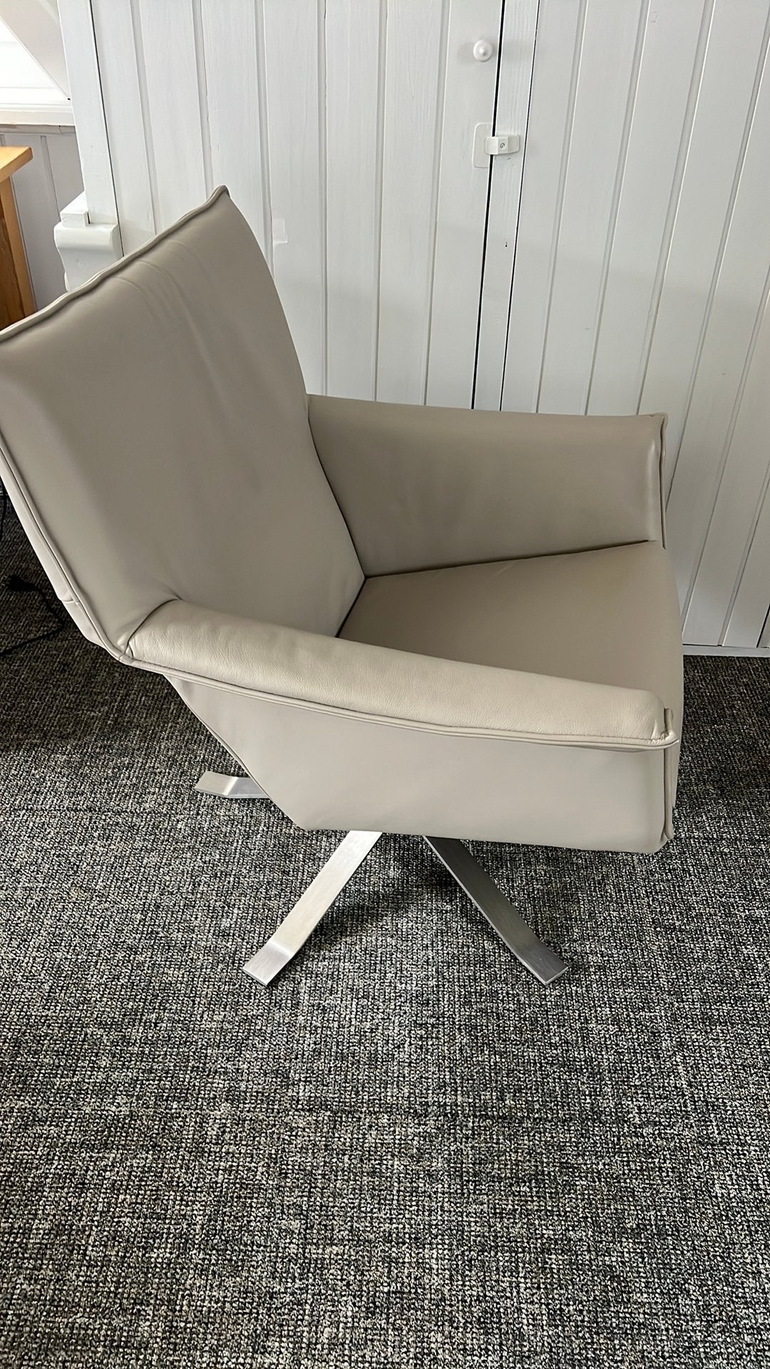 Design on Stock lederen draaistoel echt als nieuw, Ophalen, Zo goed als nieuw, 75 tot 100 cm, 50 tot 75 cm